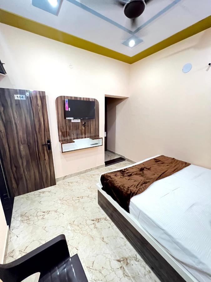 The Orchid Villa Homestay - Walkable Distance From Taj Mahal Agra  Εξωτερικό φωτογραφία