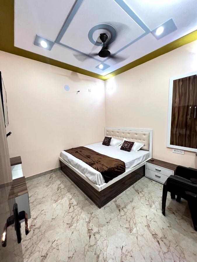 The Orchid Villa Homestay - Walkable Distance From Taj Mahal Agra  Εξωτερικό φωτογραφία
