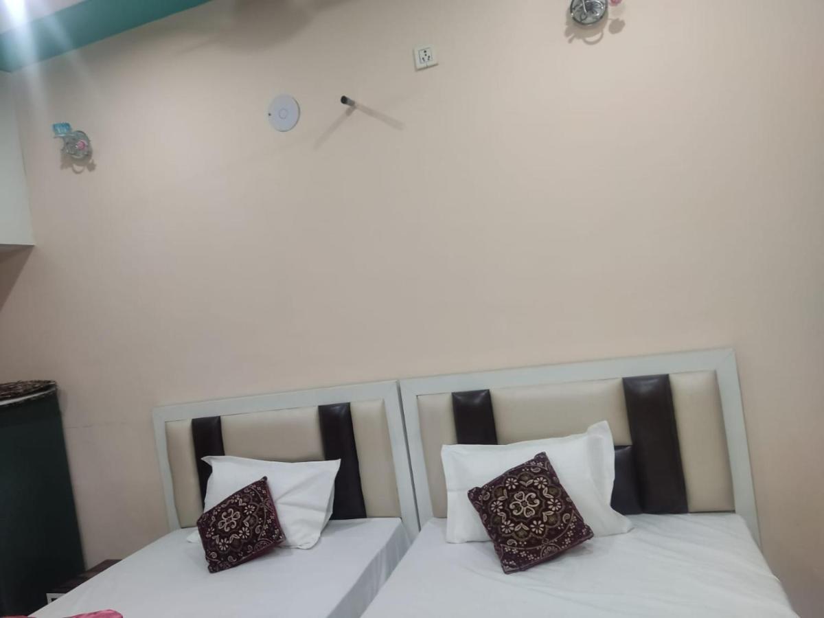 The Orchid Villa Homestay - Walkable Distance From Taj Mahal Agra  Εξωτερικό φωτογραφία