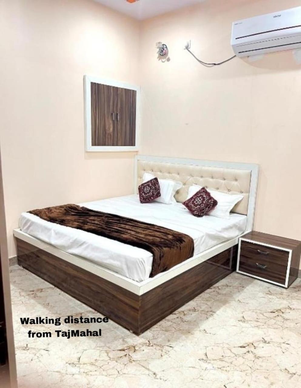 The Orchid Villa Homestay - Walkable Distance From Taj Mahal Agra  Εξωτερικό φωτογραφία
