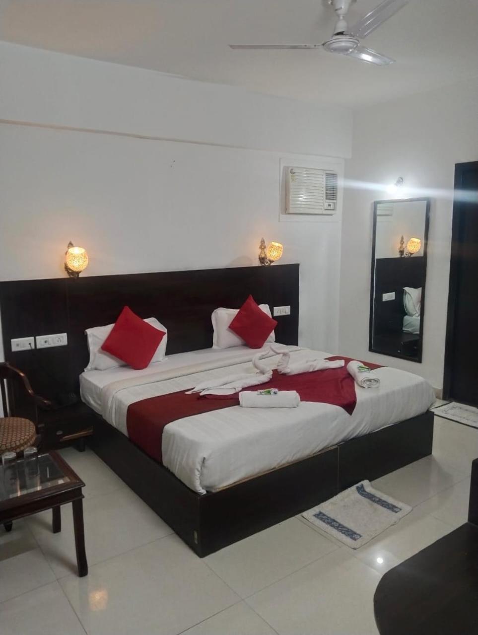 The Orchid Villa Homestay - Walkable Distance From Taj Mahal Agra  Εξωτερικό φωτογραφία