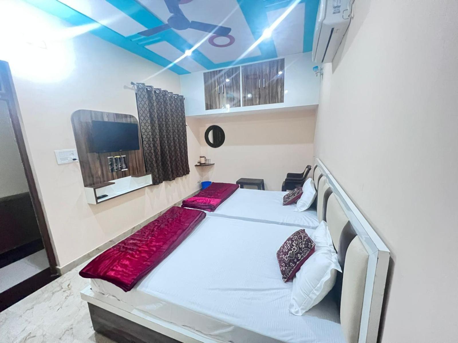 The Orchid Villa Homestay - Walkable Distance From Taj Mahal Agra  Εξωτερικό φωτογραφία