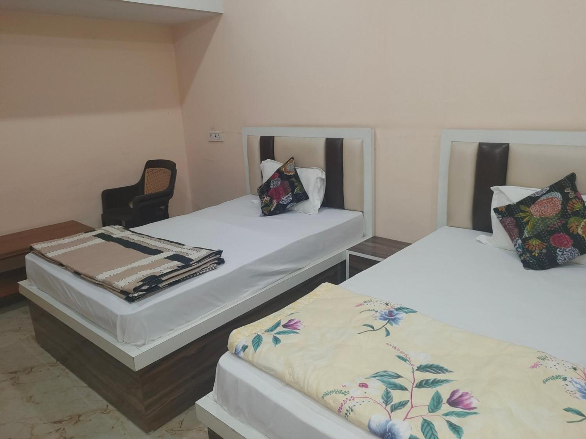 The Orchid Villa Homestay - Walkable Distance From Taj Mahal Agra  Εξωτερικό φωτογραφία