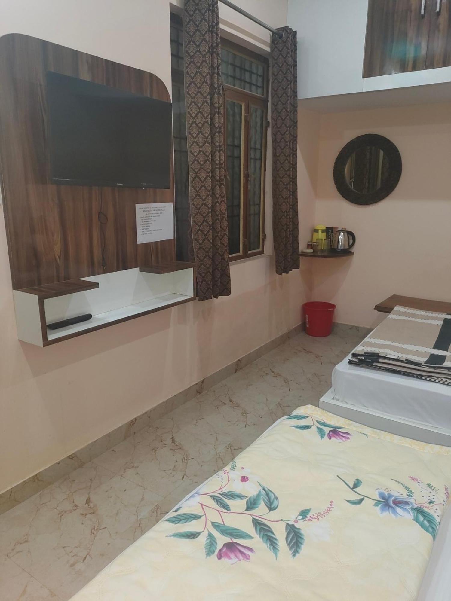 The Orchid Villa Homestay - Walkable Distance From Taj Mahal Agra  Εξωτερικό φωτογραφία