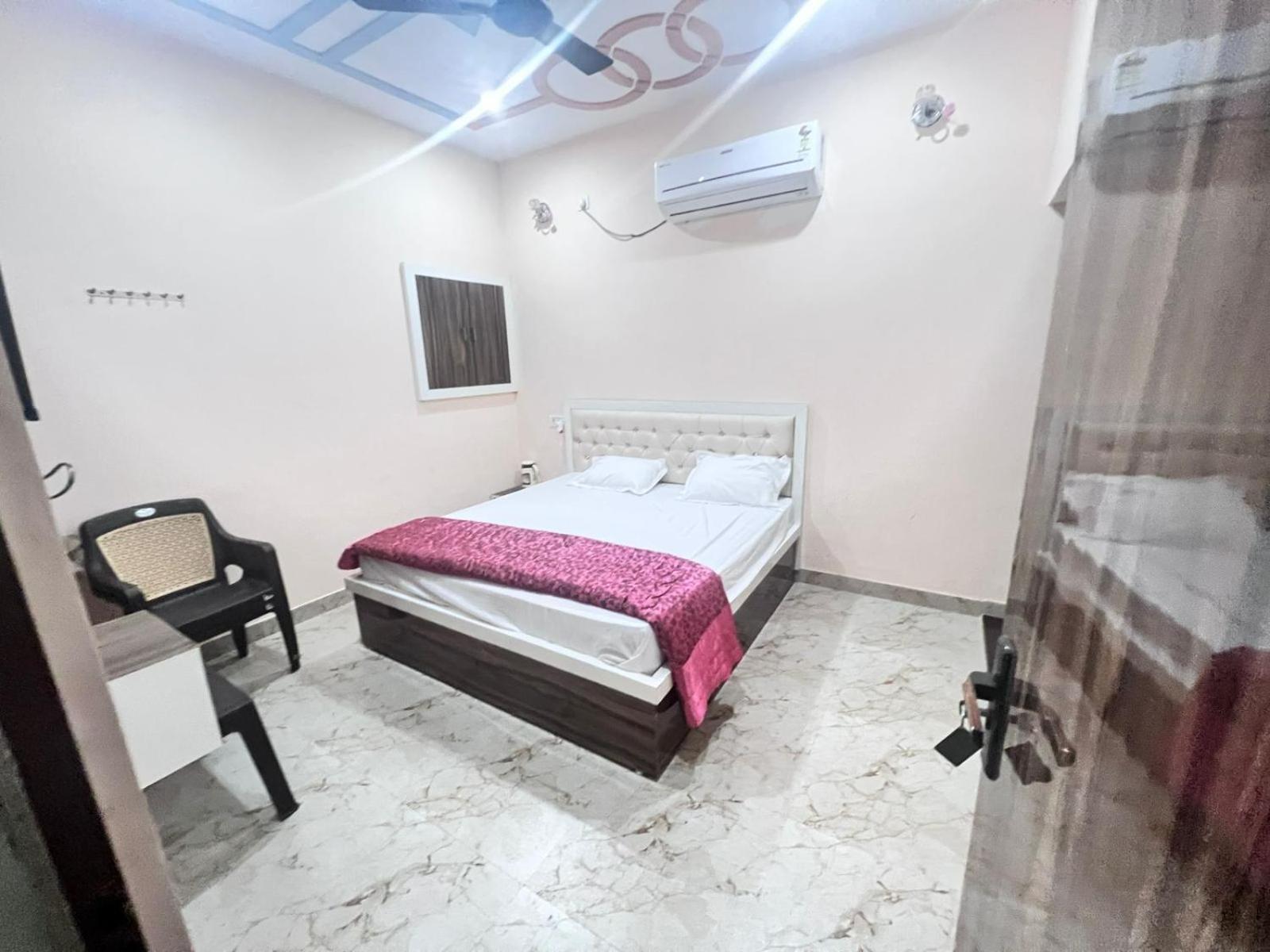 The Orchid Villa Homestay - Walkable Distance From Taj Mahal Agra  Εξωτερικό φωτογραφία