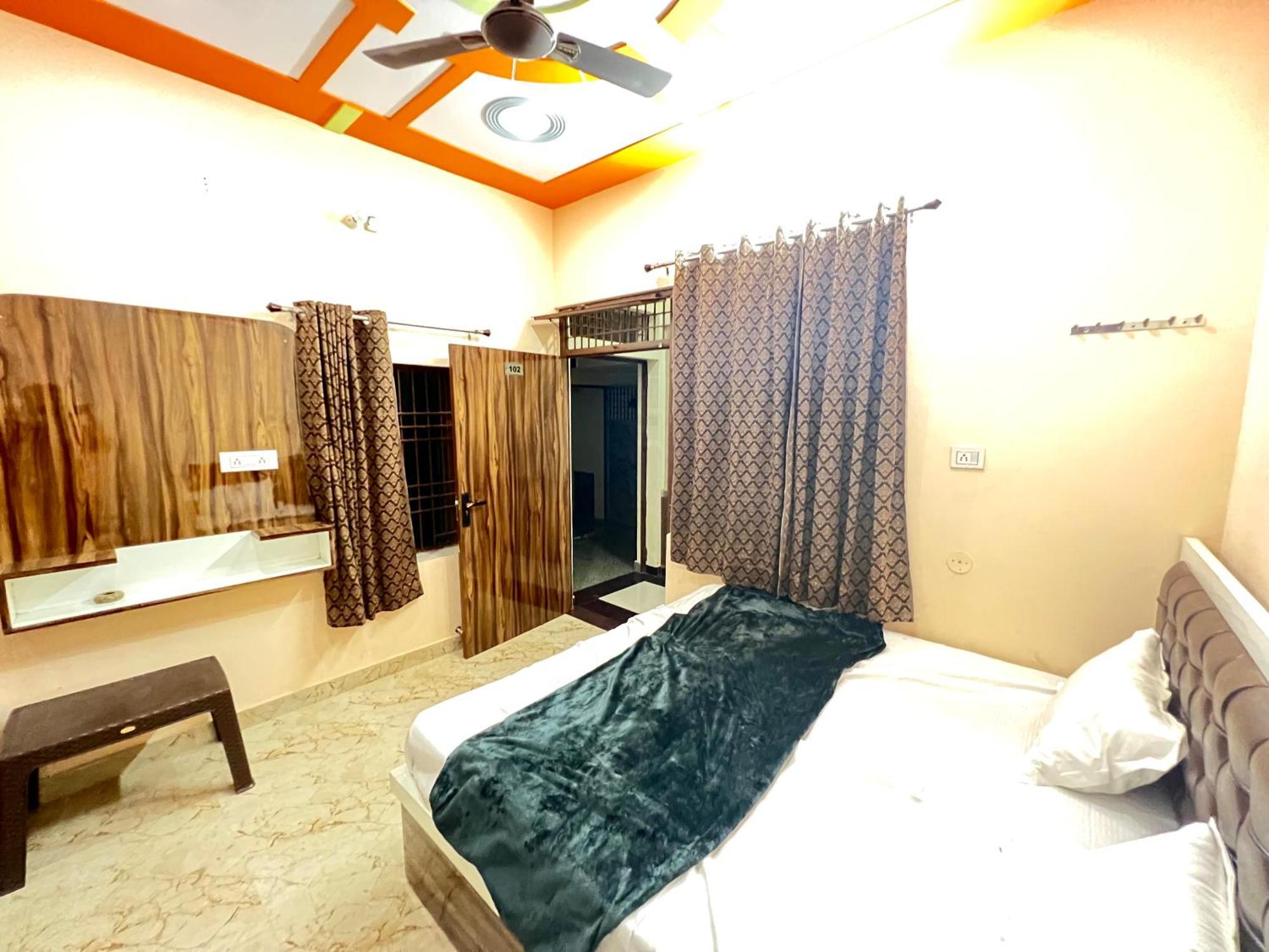 The Orchid Villa Homestay - Walkable Distance From Taj Mahal Agra  Εξωτερικό φωτογραφία